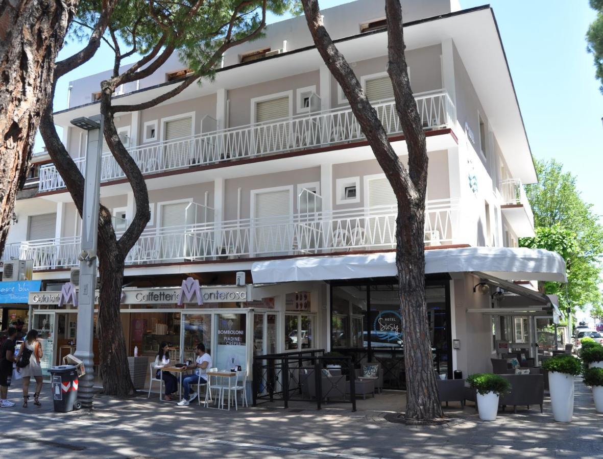 Hotel Susy - Ambienti Rinnovati - Direttamente Su Viale Dante E A Due Passi Dal Mare Riccione Buitenkant foto