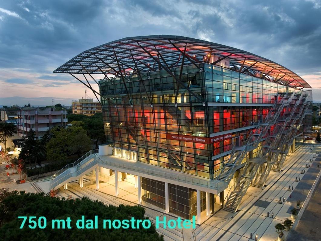 Hotel Susy - Ambienti Rinnovati - Direttamente Su Viale Dante E A Due Passi Dal Mare Riccione Buitenkant foto